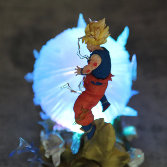 ragon Ball Z: Goku Super Saiyan vs Buu Diorama Statue | 21cm PVC Figure