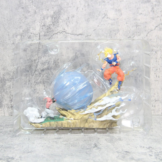 ragon Ball Z: Goku Super Saiyan vs Buu Diorama Statue | 21cm PVC Figure