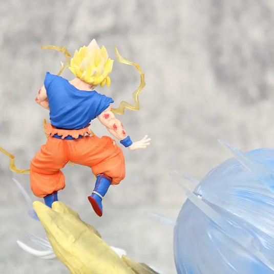 ragon Ball Z: Goku Super Saiyan vs Buu Diorama Statue | 21cm PVC Figure